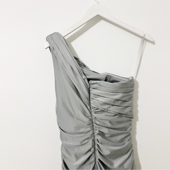 La Femme One Shoulder Ruched Gown
Dress Long Flormal Silver Women's Size 8 - Picture 7 of 7